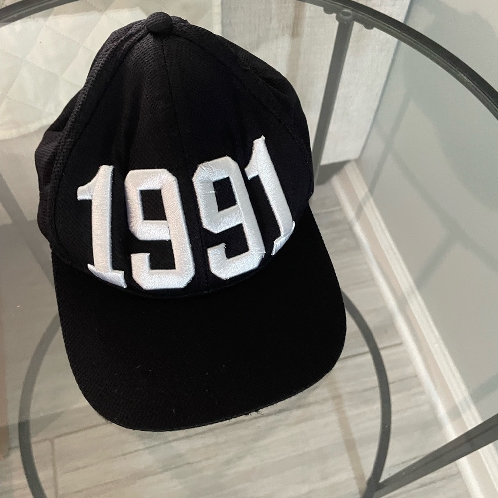 H&M Black One Size hat 1991 snap back
